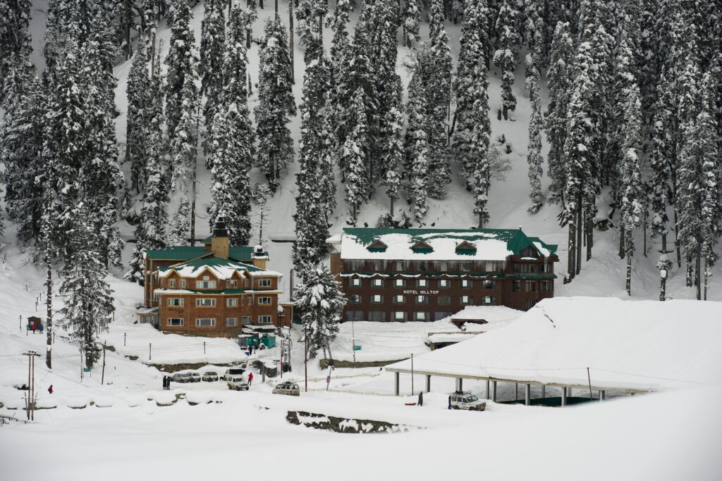 Himachal Pardesh (हिमाचल प्रदेश) के लिए चेतावनी जारी, बुधवार को अधिकांश स्थानों पर बारिश और बर्फबारी की संभावना